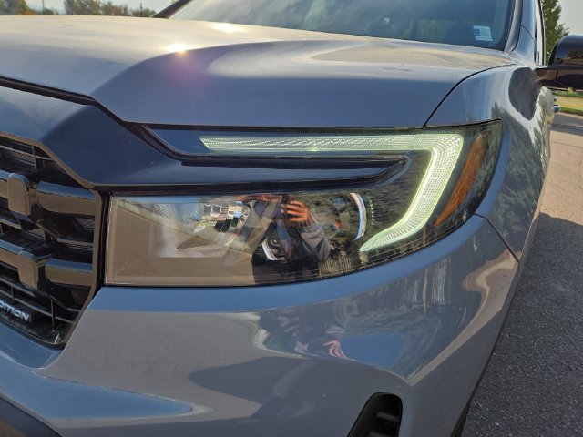 Used 2025 Honda Ridgeline Black Edition image 7