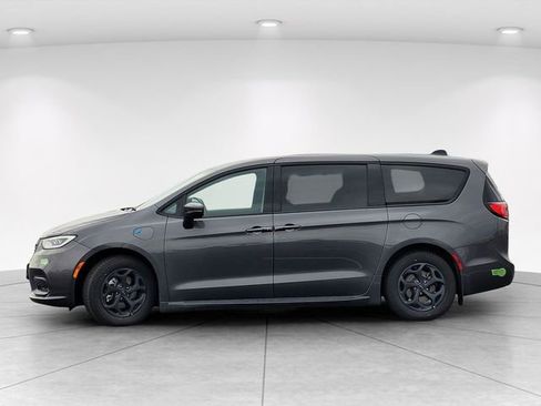 Used 2023 Chrysler Pacifica Touring-L w/ S Appearance Package image 7