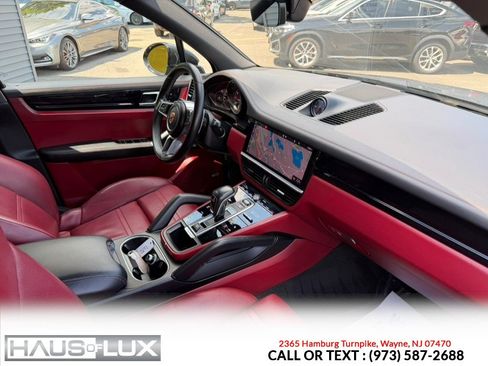 Used 2019 Porsche Cayenne AWD/4WD image 2