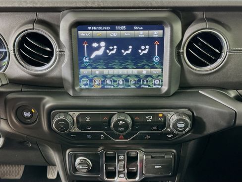 Used 2022 Jeep Wrangler Sahara image 23