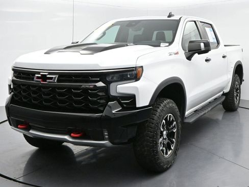 Used 2023 Chevrolet Silverado 1500 ZR2 w/ Technology Package AWD/4WD image 3