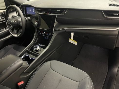 Used 2024 Jeep Grand Cherokee Laredo X w/ Trailer Tow Package image 16