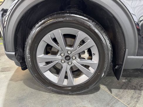 Used 2021 Ford Explorer XLT w/ Equipment Group 202A AWD/4WD image 10