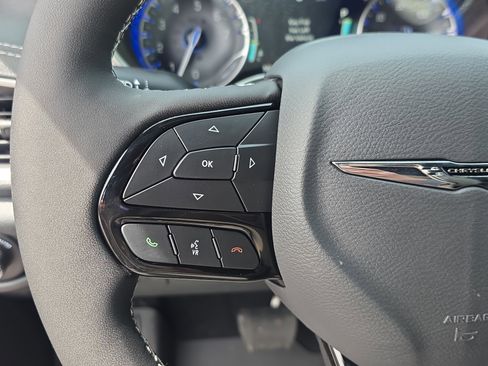 New 2026 Chrysler Pacifica Limited FWD image 13