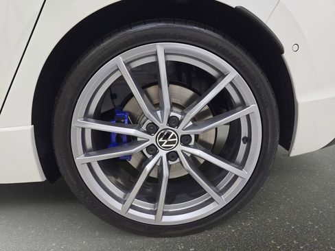 Used 2024 Volkswagen Golf R AWD/4WD image 37