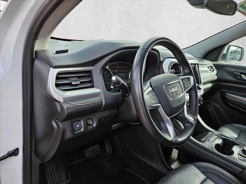 Used 2023 GMC Acadia SLT image 11