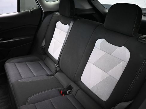Used 2025 Chevrolet Trax LS w/ LS Convenience Package FWD image 35
