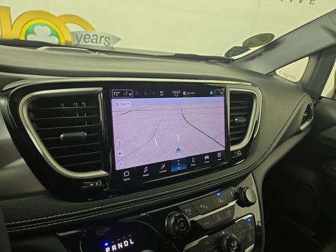 Certified 2024 Chrysler Pacifica Limited w/ Uconnect Theater Family Group image 22