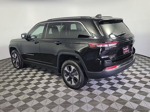 Used 2022 Jeep Grand Cherokee Limited 4xe w/ Luxury Tech Group II AWD/4WD image 11