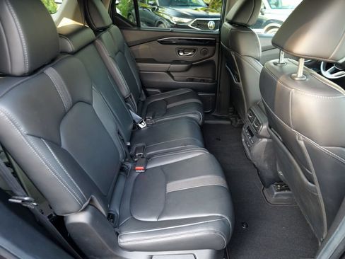Used 2025 Honda Pilot EX-L image 33