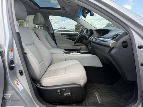 Used 2017 Lexus LS 460 w/ Comfort Package RWD image 7