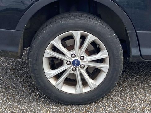 Used 2017 Ford Escape SE w/ Equipment Group 201A image 9