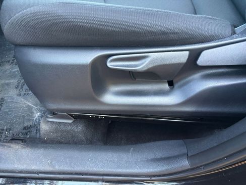 Used 2025 Toyota Corolla Cross LE image 23