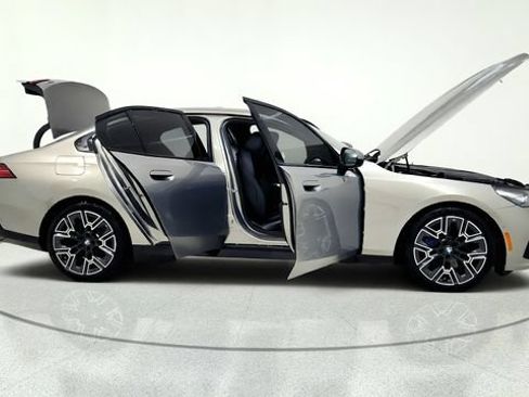 Used 2026 BMW i5 eDrive40 w/ M Sport Package RWD image 20