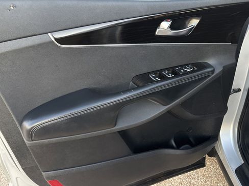 Used 2019 Kia Sorento EX image 9