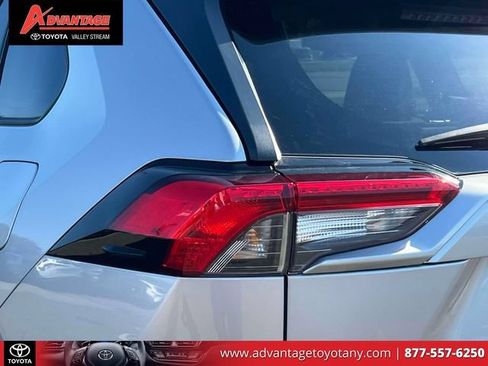 Used 2022 Toyota RAV4 XLE w/ Convenience Package AWD/4WD image 15