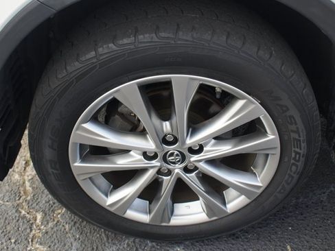 Used 2018 Toyota RAV4 Limited w/ Advanced Technology Package image 27