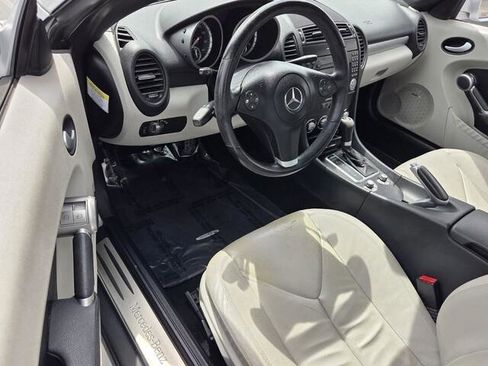 Used 2009 Mercedes-Benz SLK 300 image 6