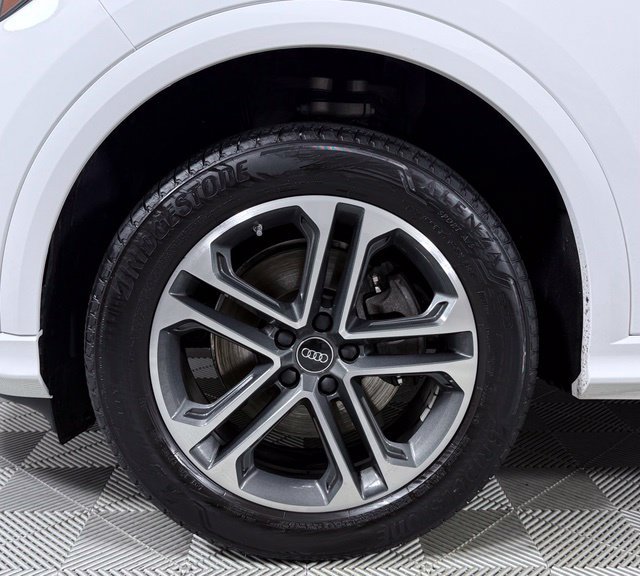 Certified 2025 Audi Q5 Premium w/ Convenience Package AWD/4WD image 9