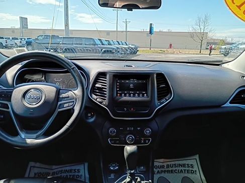 Used 2019 Jeep Cherokee Latitude Plus w/ Cold Weather Group image 17