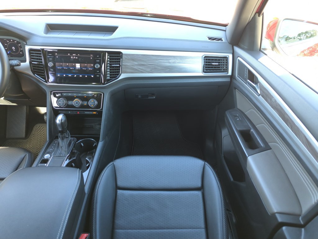 Used 2023 Volkswagen Atlas Cross Sport SE w/ Panoramic Sunroof Package FWD image 16