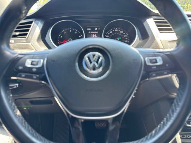 Used 2019 Volkswagen Tiguan SEL R-Line AWD/4WD image 23