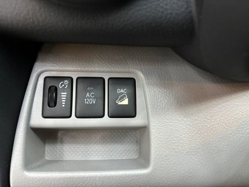 Used 2009 Toyota RAV4 Limited AWD/4WD image 18