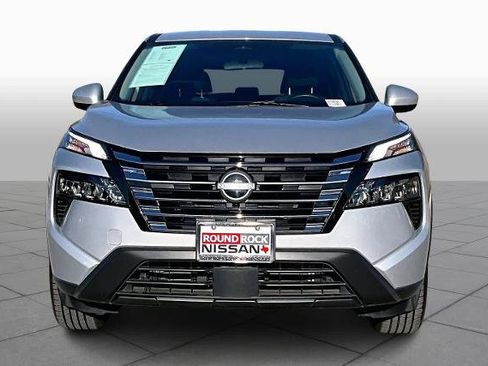 Certified 2025 Nissan Rogue SV image 3