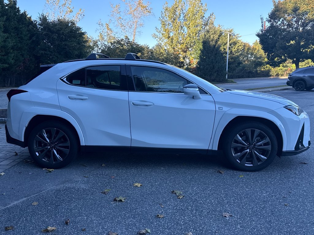 Used 2024 Lexus UX 250h F Sport AWD/4WD image 4