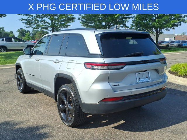Used 2023 Jeep Grand Cherokee Altitude AWD/4WD image 6