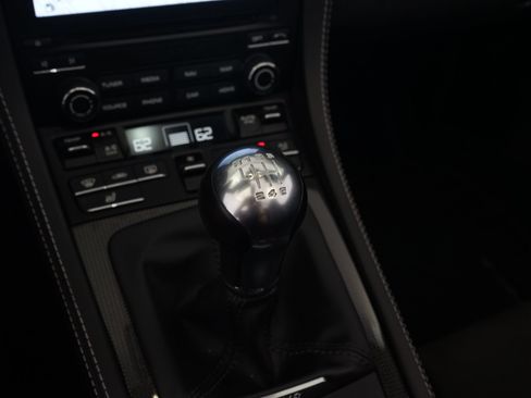 Used 2021 Porsche 718 Boxster Spyder RWD image 17