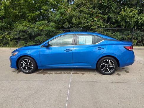 Used 2024 Nissan Sentra SV FWD image 2