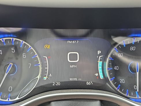 Used 2018 Chrysler Pacifica Touring-L w/ Advanced Safetytec Group FWD image 7