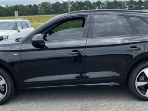 Used 2023 Audi Q5 2.0T Prestige w/ Prestige Package AWD/4WD image 2