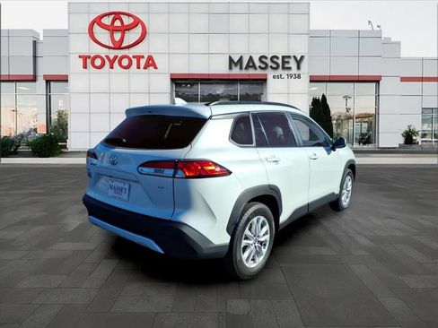 Used 2022 Toyota Corolla Cross LE image 3