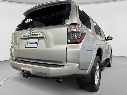 Used 2016 Toyota 4Runner SR5 AWD/4WD image 10