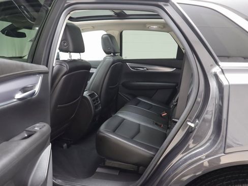 Used 2017 Cadillac XT5 Luxury w/ Driver Awareness Package image 15