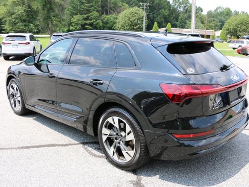 Used 2022 Audi e-tron Premium w/ Convenience Plus Package AWD/4WD image 3
