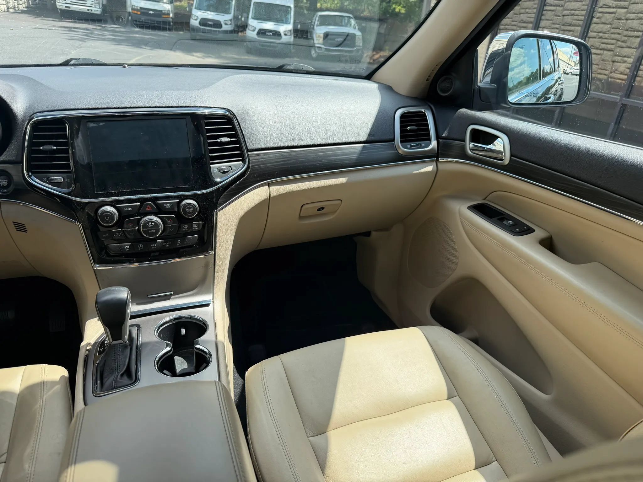 Used 2019 Jeep Grand Cherokee Limited AWD/4WD image 14
