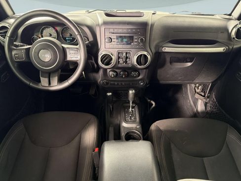 Used 2017 Jeep Wrangler Unlimited Sahara AWD/4WD image 15