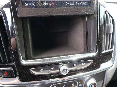 Used 2021 Chevrolet Traverse LT FWD image 21
