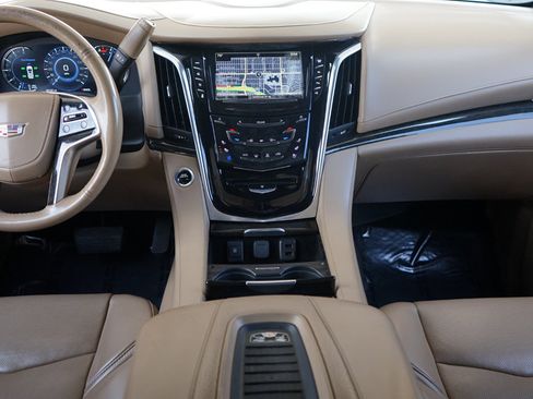Used 2019 Cadillac Escalade Platinum image 11