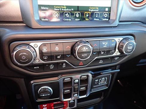 Used 2022 Jeep Gladiator Mojave w/ Cold Weather Group AWD/4WD image 19