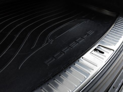Certified 2025 Porsche Cayenne AWD/4WD image 29