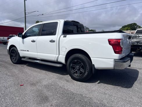 Used 2018 Nissan Titan SV AWD/4WD image 3