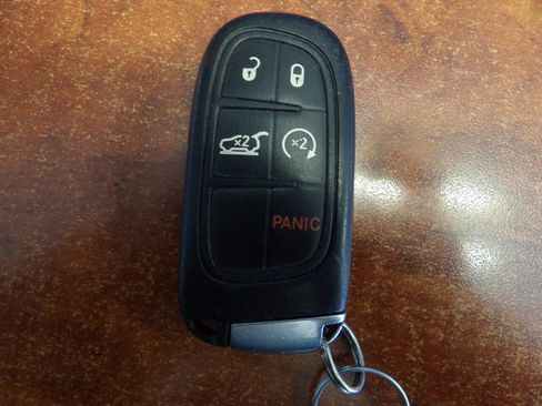 Used 2019 Jeep Cherokee Limited w/ Luxury Group image 23