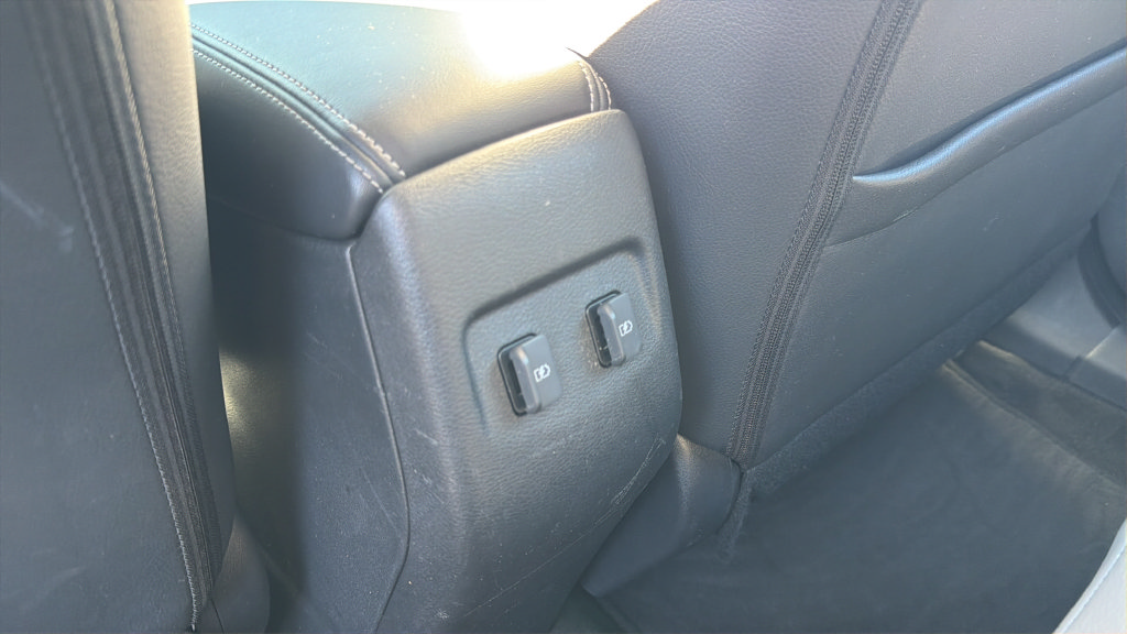 Used 2023 Nissan Kicks SR w/ SR Premium Package FWD image 18