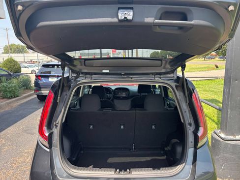 Used 2025 Kia Soul LX w/ LX Technology Package FWD image 28
