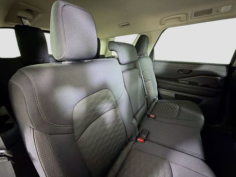 Used 2025 Nissan Pathfinder SV image 28