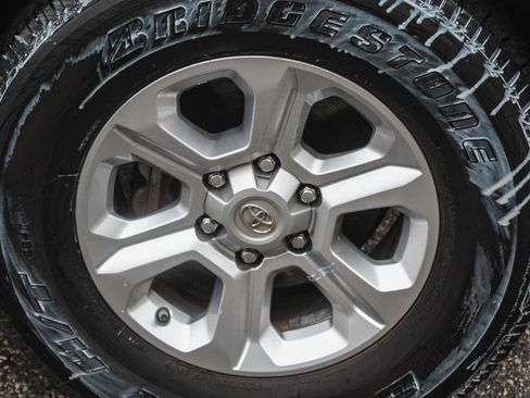 Used 2021 Toyota 4Runner SR5 Premium image 10